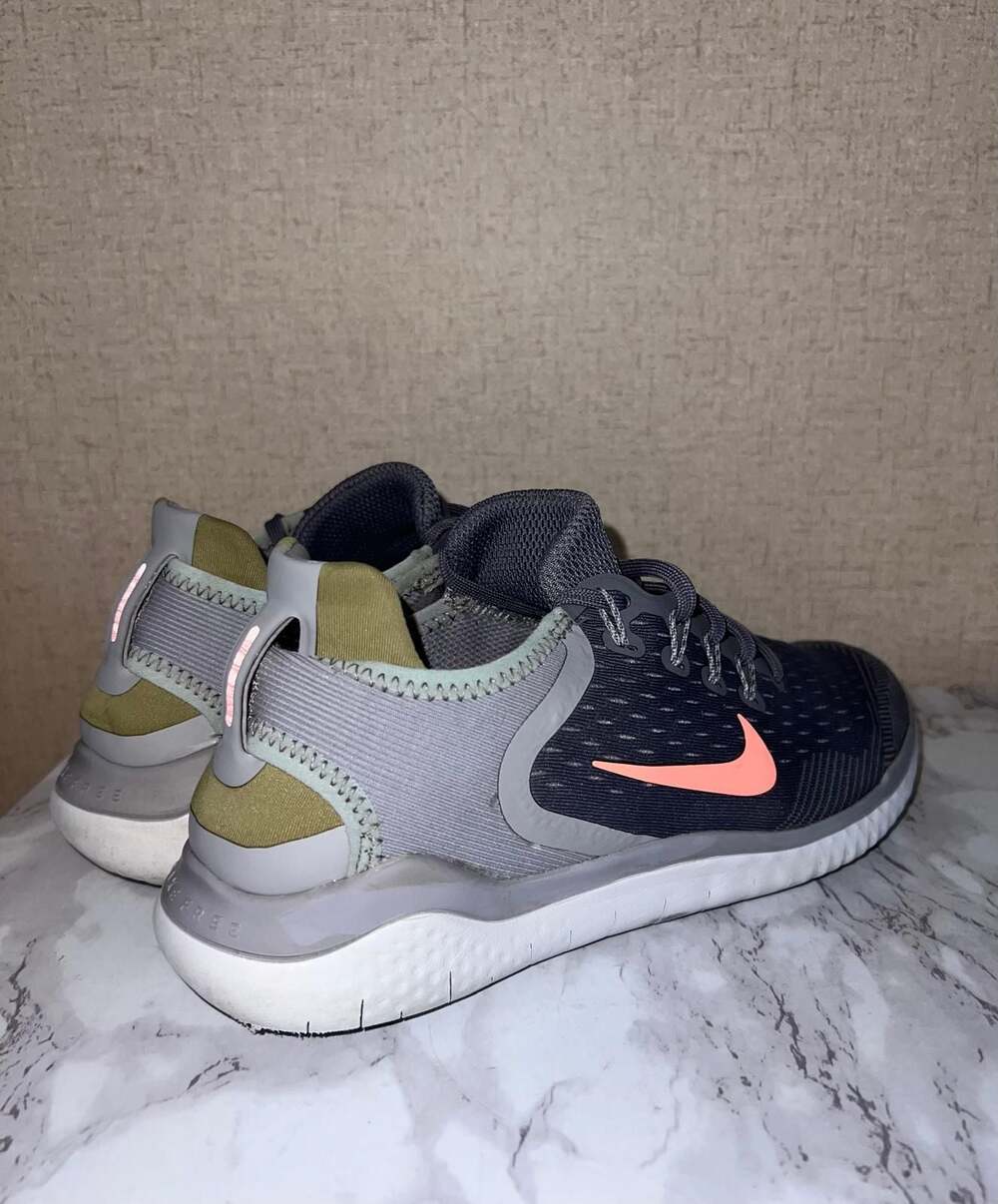 Nike Women's Free RN 2018 Running Shoes Gunsmoke Crimson Pulse - Picture 5 of 7
